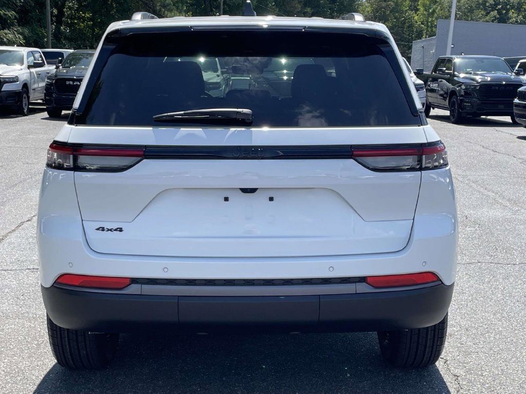 New 2027 Jeep Grand Cherokee Altitude AWD/4WD image 7