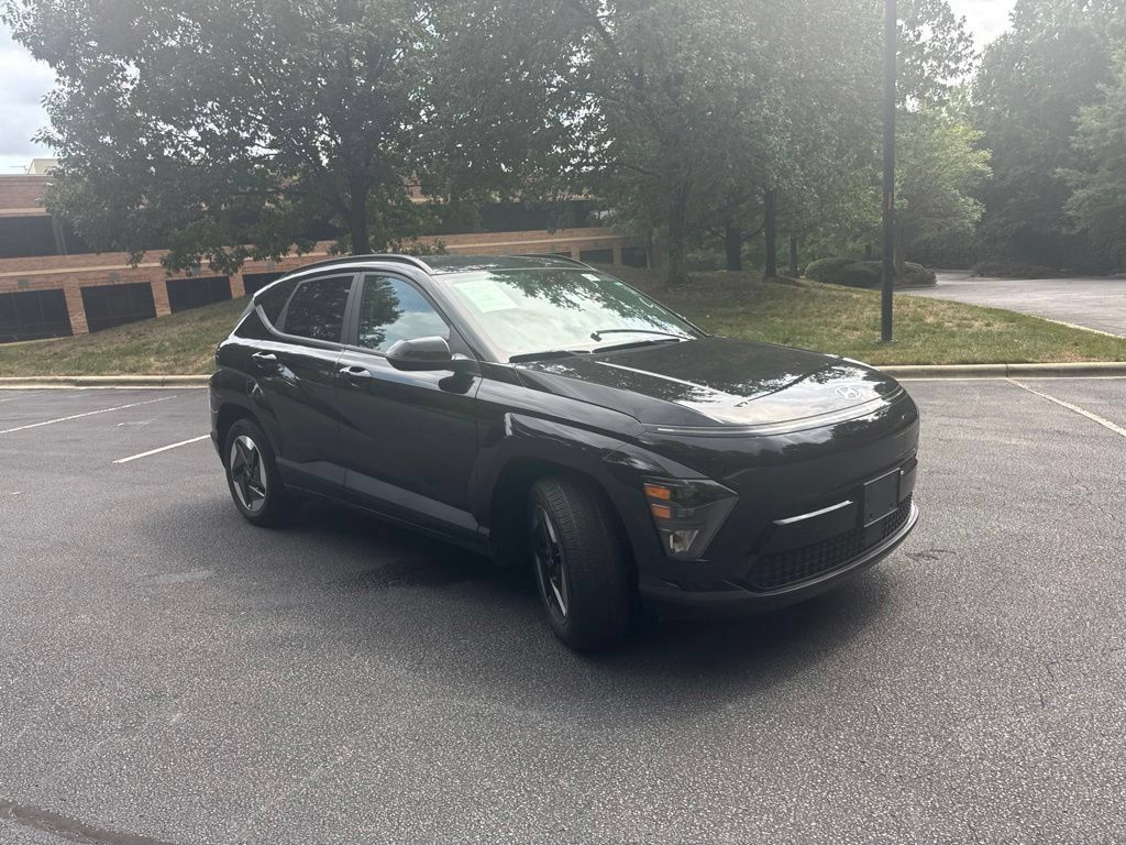 Used 2024 Hyundai Kona SEL FWD image 3