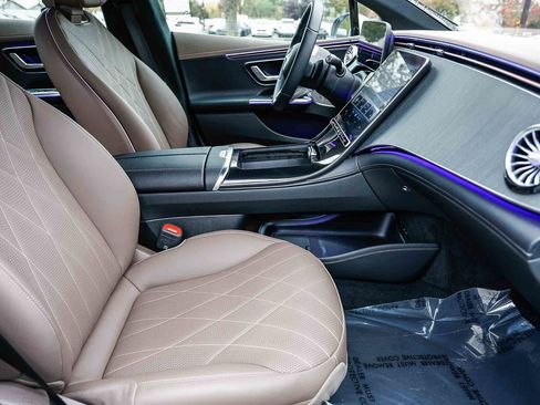 Used 2023 Mercedes-Benz EQE 500 4MATIC Sedan image 17