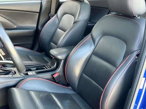 Used 2018 Hyundai Elantra GT Sport w/ Sport Tech Package 04 FWD image 7