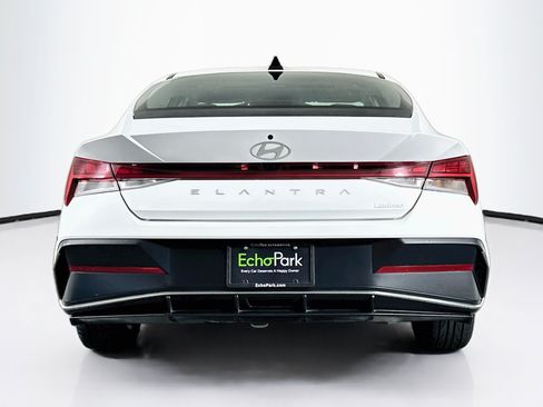 Used 2025 Hyundai Elantra Limited FWD image 7