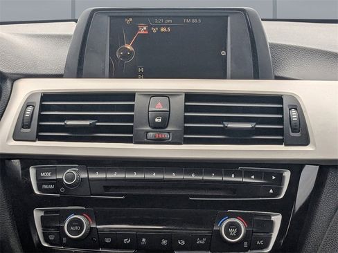 Used 2016 BMW 320i Sedan image 16