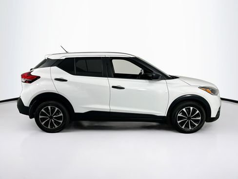Used 2020 Nissan Kicks S FWD image 4