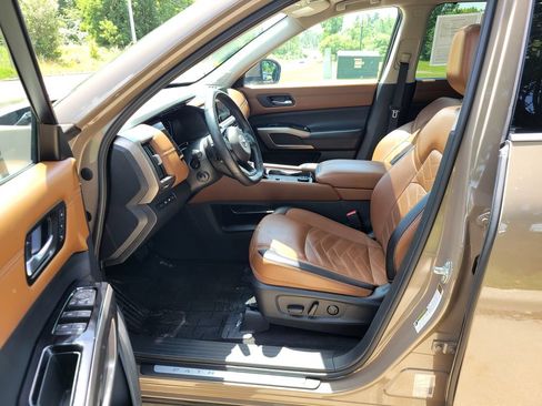 Certified 2024 Nissan Pathfinder Platinum w/ Cargo Package AWD/4WD image 39