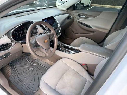Used 2022 Chevrolet Malibu LT image 9