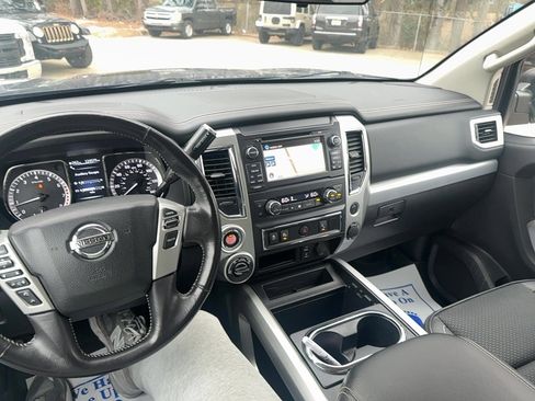 Used 2018 Nissan Titan PRO-4X image 15
