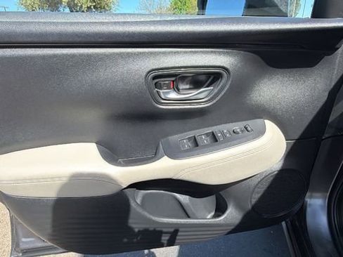 Used 2023 Honda HR-V LX image 19