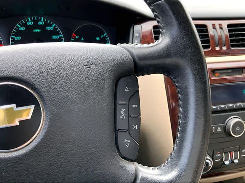 Used 2011 Chevrolet Impala LT image 24
