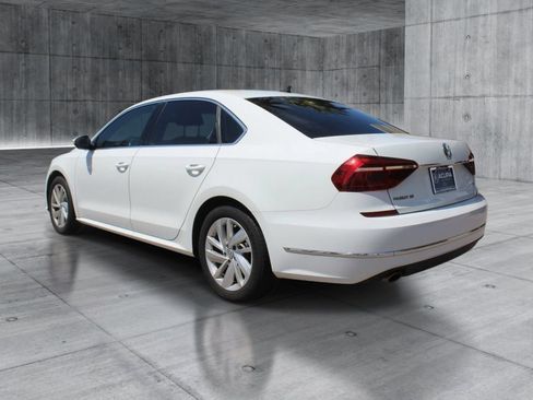 Used 2018 Volkswagen Passat 2.0T SE FWD image 4