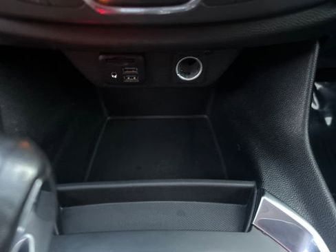 Used 2021 Chevrolet Traverse RS image 21