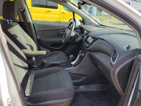 Used 2020 Chevrolet Trax LS w/ Tint and Cruise Package AWD/4WD image 26