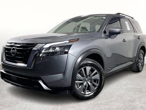 Used 2024 Nissan Pathfinder SV image 15