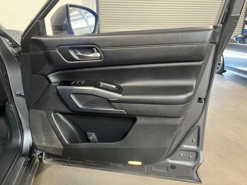 Used 2022 Nissan Pathfinder SL AWD/4WD image 12