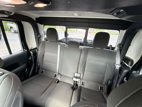 Used 2023 Jeep Gladiator Overland image 23