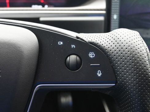 Used 2022 Tesla Model S Plaid image 14