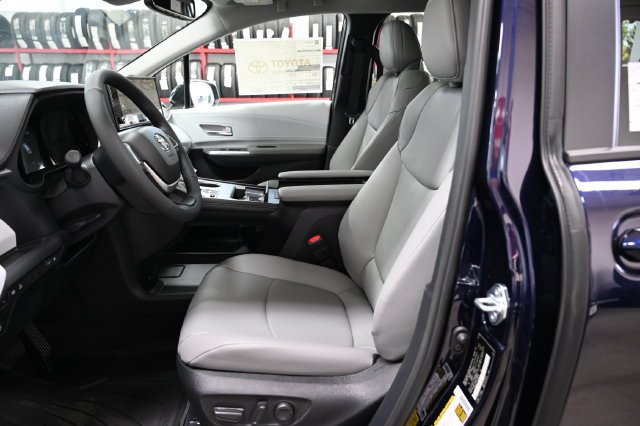 New 2026 Toyota Sienna XLE AWD/4WD image 10