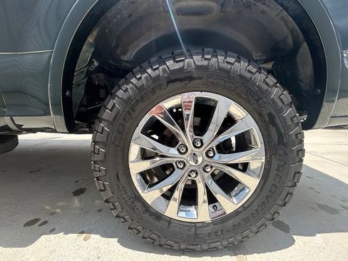 Used 2016 Ford F150 Lariat w/ Equipment Group 502A Luxury AWD/4WD image 12