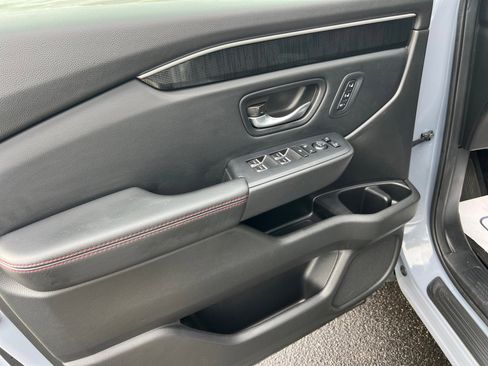 Used 2025 Honda Pilot Black Edition image 32