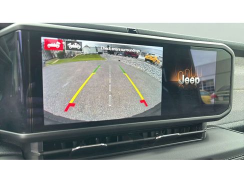 Used 2025 Jeep Wrangler Unlimited Sahara AWD/4WD image 18