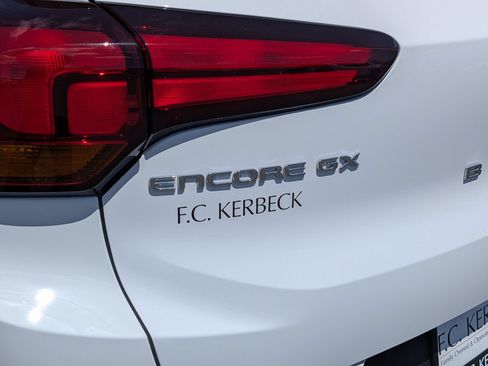 Certified 2024 Buick Encore GX Preferred FWD image 29