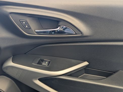 Used 2024 Chevrolet Trax RS w/ Sunroof Package image 22