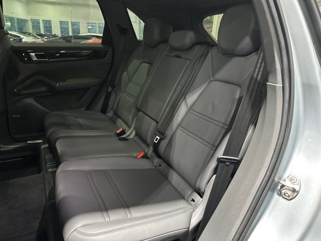 Used 2021 Porsche Cayenne AWD/4WD image 6