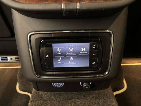 Used 2018 Bentley Bentayga Mulliner image 28