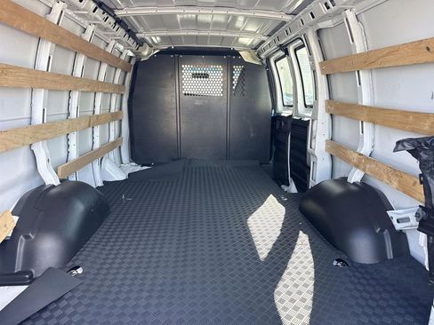 Used 2024 GMC Savana 2500 w/ Driver Convenience Package image 21