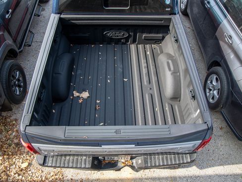 Used 2016 Ford F150 Platinum w/ Equipment Group 701A Luxury image 10