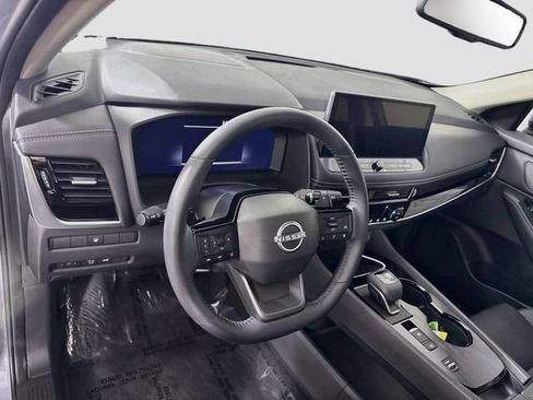 Used 2025 Nissan Rogue SL FWD image 9