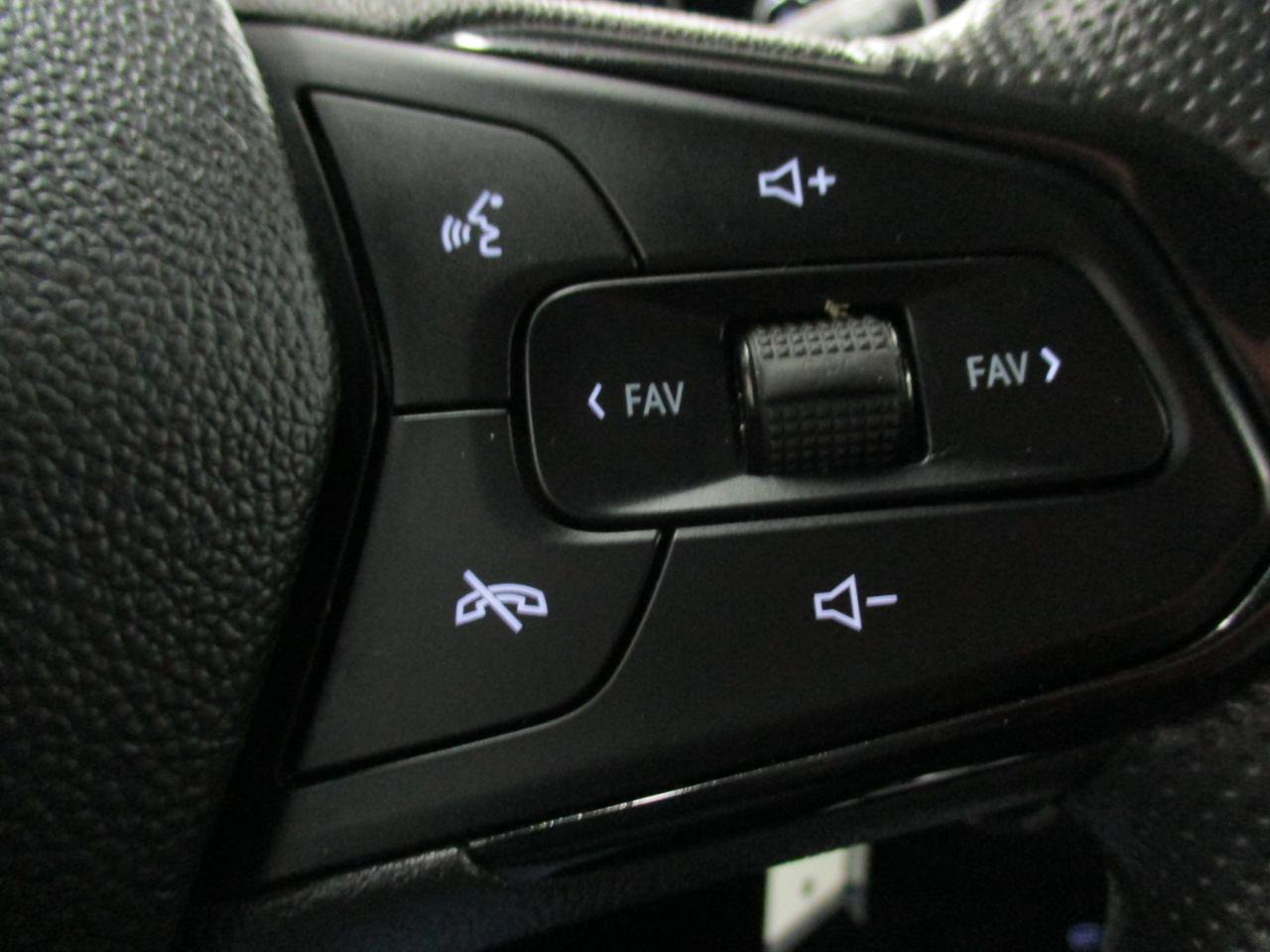 Used 2024 Chevrolet Trax LS FWD image 23