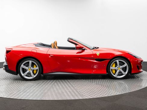 Used 2019 Ferrari Portofino image 9