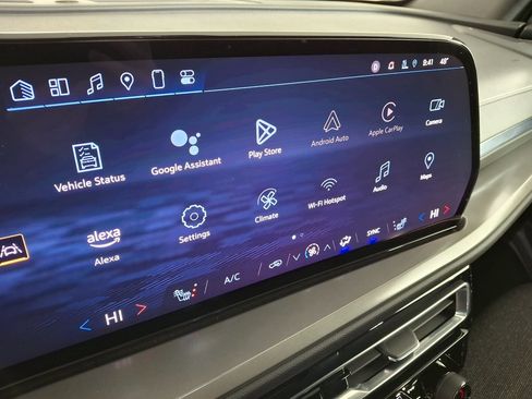 Used 2024 Chevrolet Traverse LT image 20