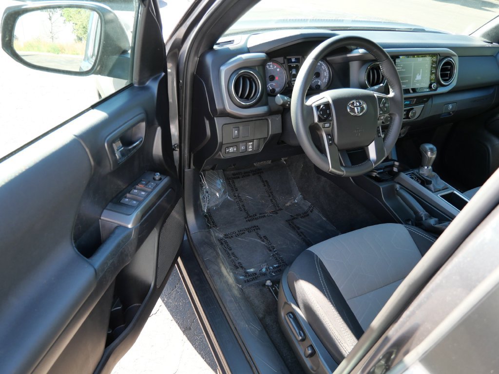 Certified 2021 Toyota Tacoma TRD Off-Road AWD/4WD image 11