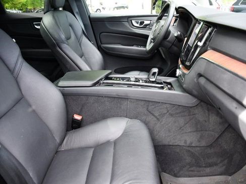 Certified 2023 Volvo XC60 B5 Plus w/ Climate Package AWD/4WD image 25