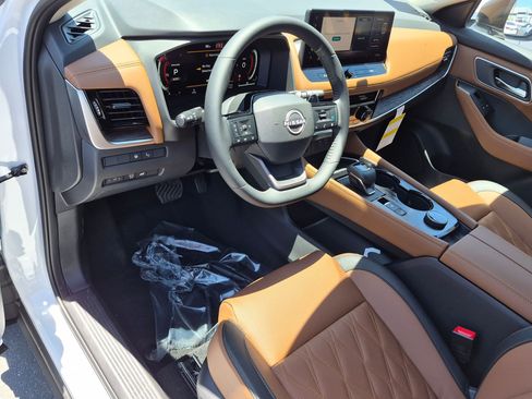 New 2026 Nissan Rogue Platinum AWD/4WD image 2