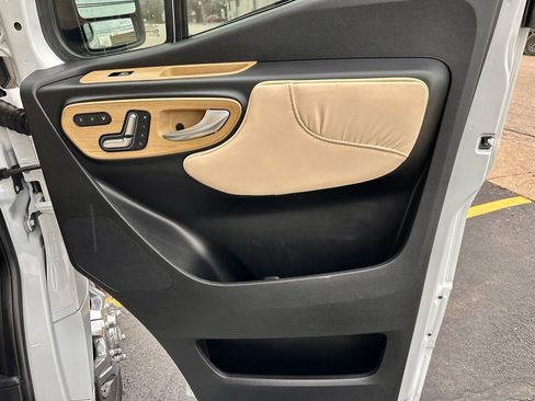 Used 2020 Mercedes-Benz Sprinter 3500 w/ Windows All Around Package image 92