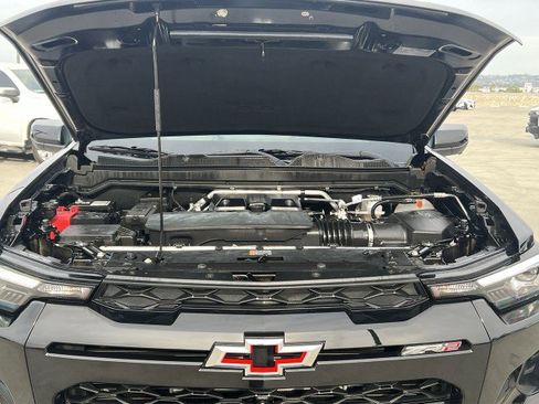 Used 2025 Chevrolet Colorado ZR2 w/ Midnight Edition image 31