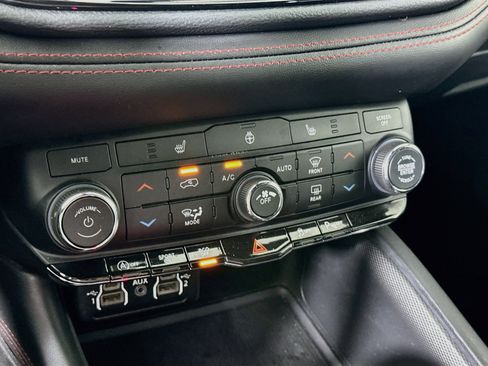 Used 2025 Dodge Durango GT RWD image 23