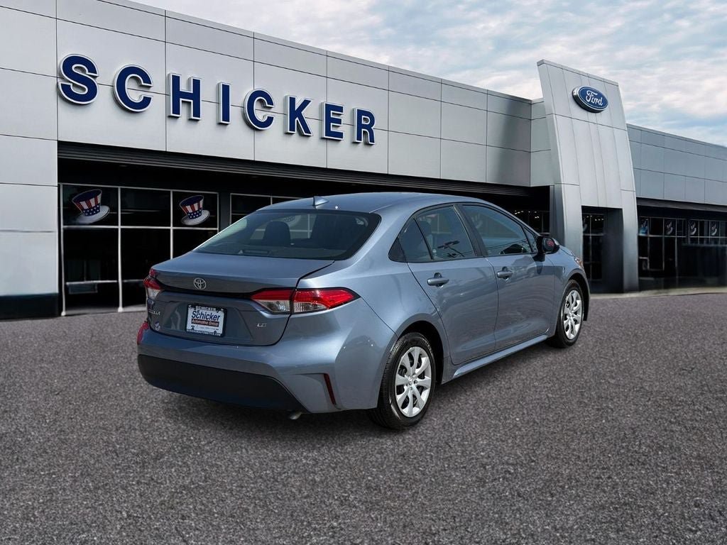 Used 2023 Toyota Corolla LE FWD image 2