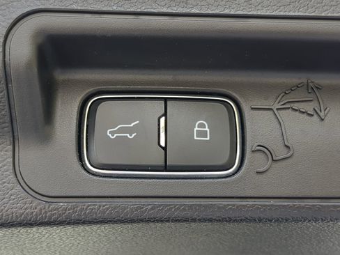 Certified 2020 Ford Explorer XLT w/ Equipment Group 202A image 39