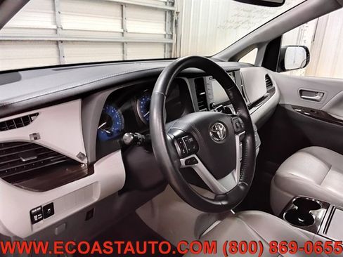 Used 2020 Toyota Sienna XLE FWD image 10