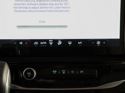 Used 2023 Ford Transit 350 XLT image 21