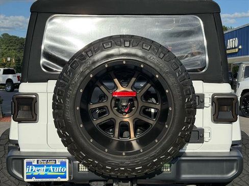 Used 2018 Jeep Wrangler Unlimited Sahara image 8