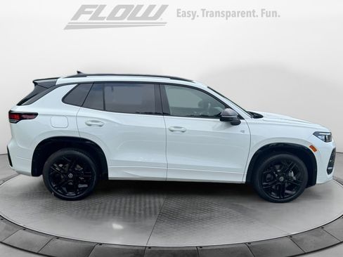 New 2025 Volkswagen Tiguan SE R-Line image 8