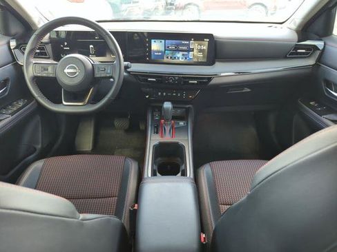 Certified 2025 Nissan Kicks SR FWD image 23