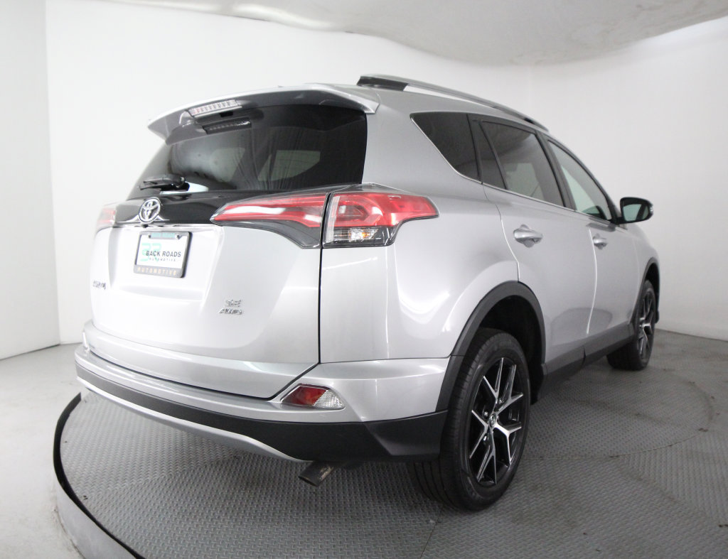 Used 2017 Toyota RAV4 SE AWD/4WD image 9