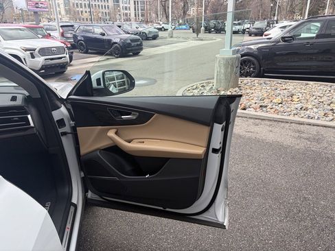 Used 2022 Audi Q8 Premium Plus image 13