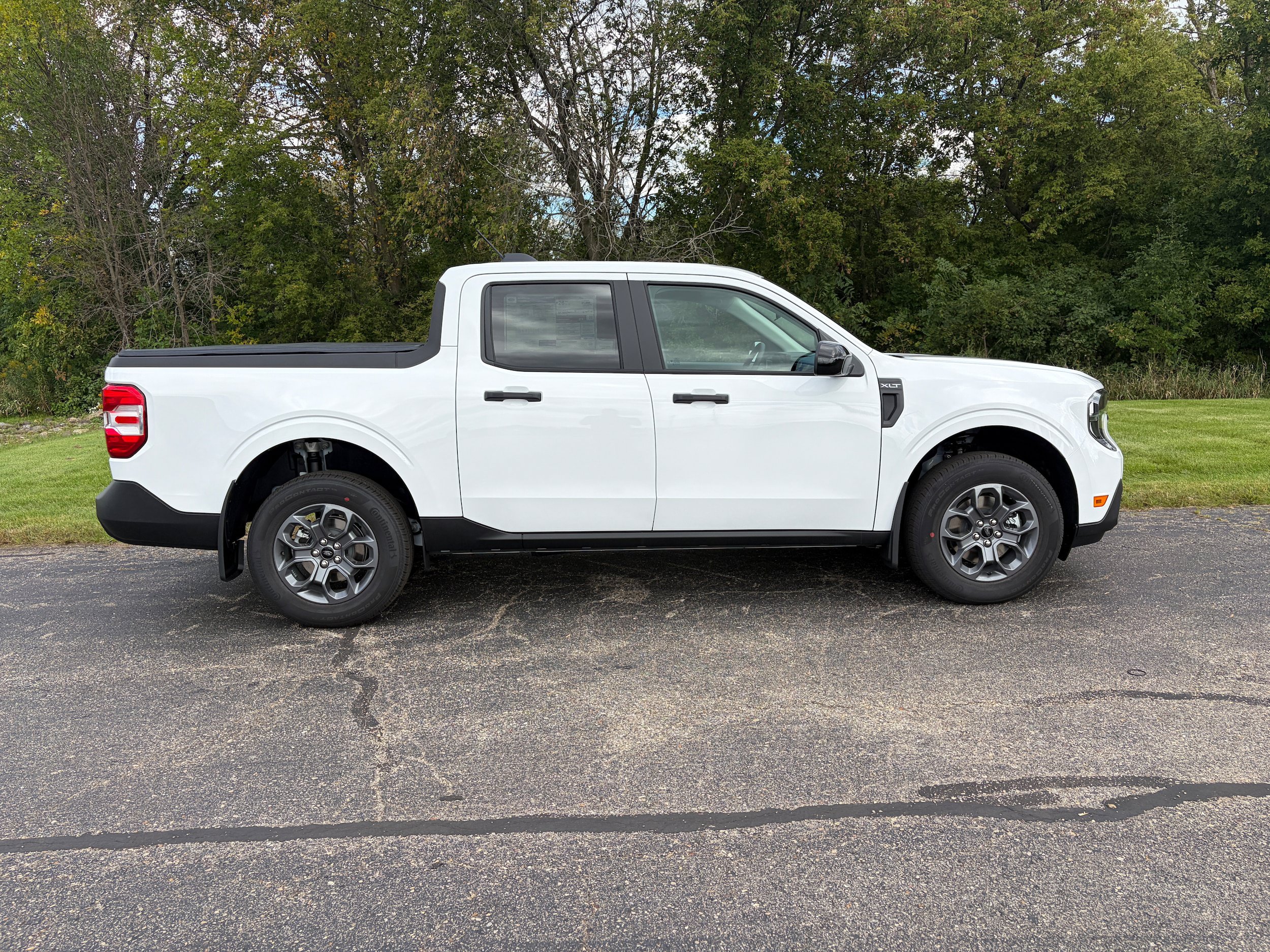 New 2026 Ford Maverick XLT w/ XLT Luxury Package FWD image 8