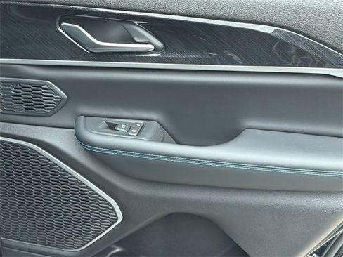 Used 2023 Jeep Grand Cherokee Trailhawk image 36